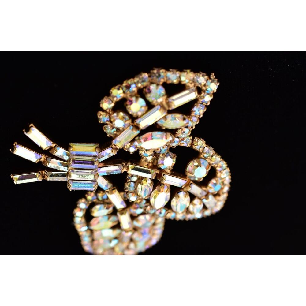 Vintage Crystal Leaf Pin Brooch Aurora Borealis Rhinestone Baguette Gold BinAL - Picture 2 of 12